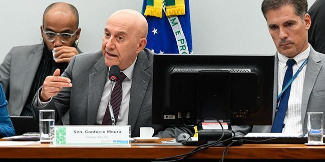 Senador Confúcio Moura em reunião na CMO (Marcos Oliveira / Agência Senado)