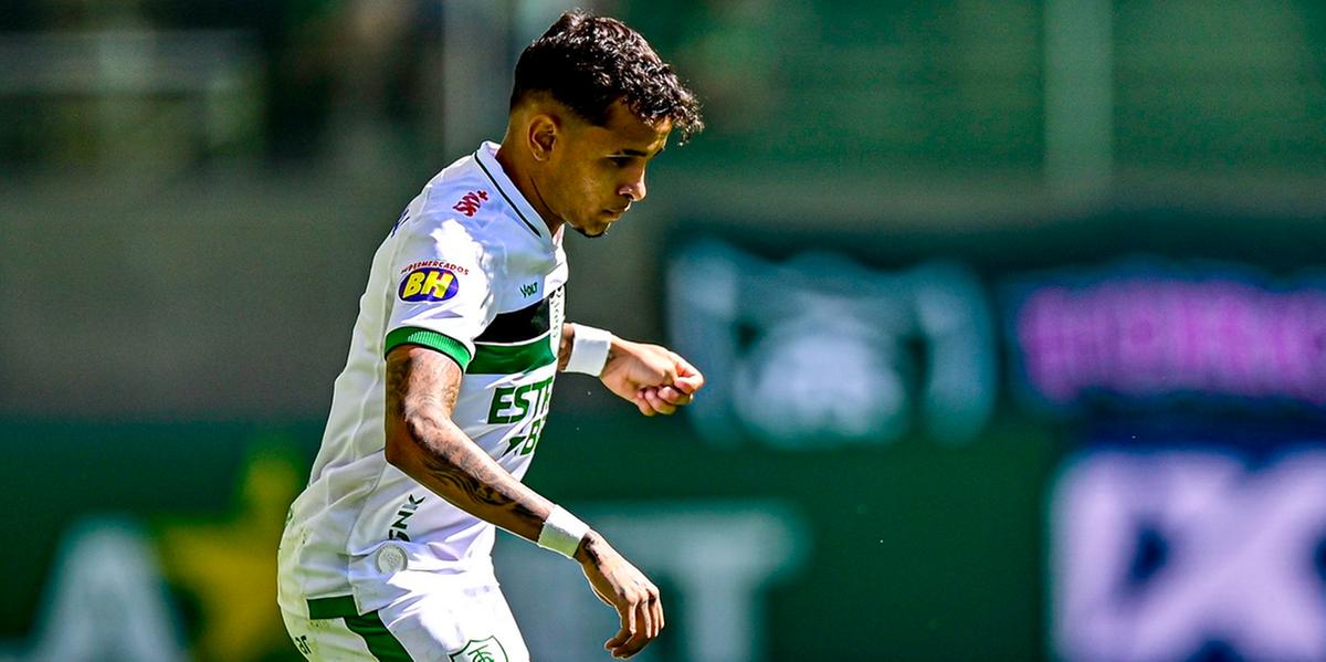 Adyson volta a marcar gol pelo Coelho após uma temporada (Mourão Panda / América)