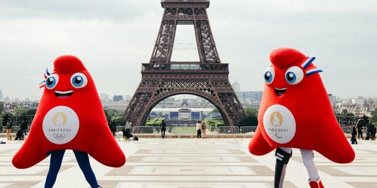 Nome do mascote de Paris 2024 é Phryge Olímpica, baseado nos tradicionais pequenos barretes frígios que inspiraram as mascotes (Reprodução / Facebook Paris 2024)