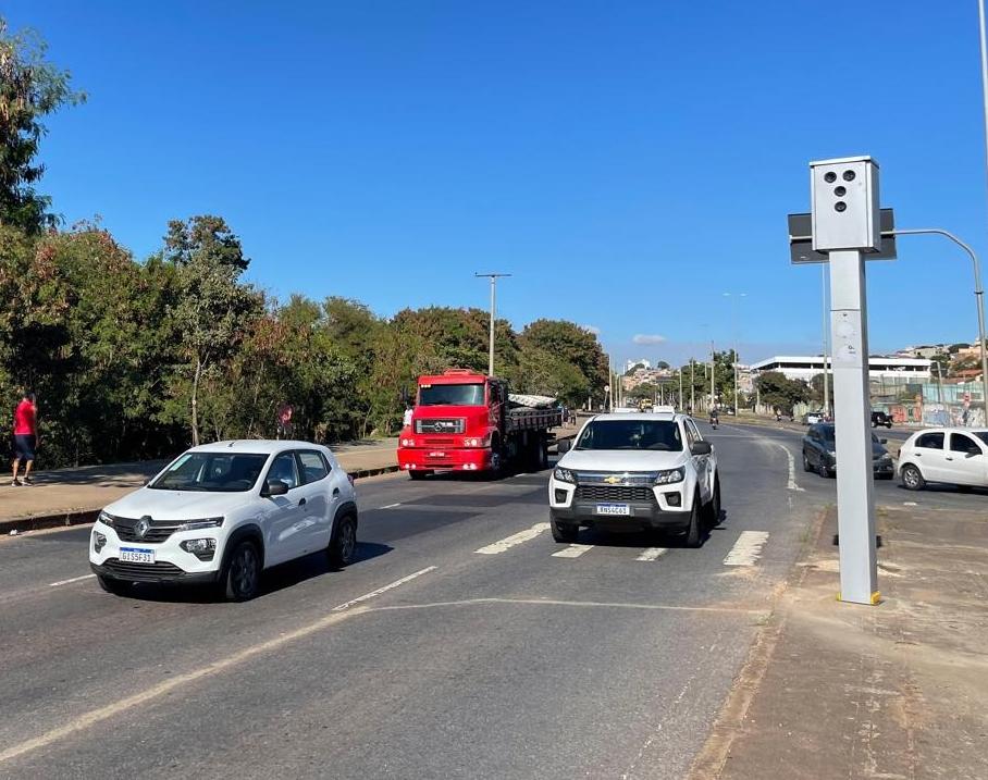 Equipamentos também foram instalados na avenida Risoleta Neves, quase em frente à UPA Norte (Valéria Marques)