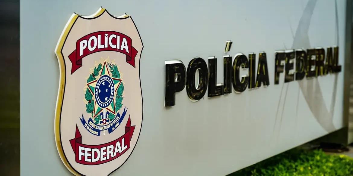 Cerca de 250 policiais federais e 100 servidores da Receita participam da ação Corisco Turbo em seis estados e no Distrito Federal (Rafa Neddermeyer/ Agência Brasil)