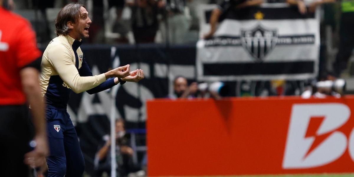 Luis Zubeldía, técnico do São Paulo, durante o jogo contra o Atlético (Rubens Chiri/Saopaulofc.net)