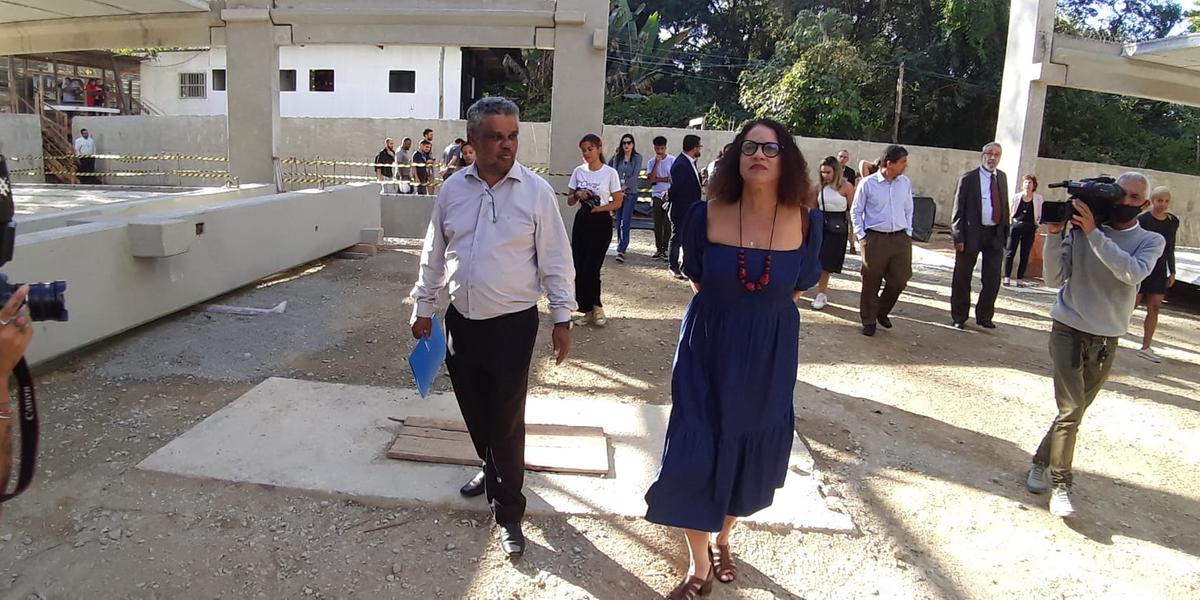 Ministra Luciana Santos visitou o espaço onde está sendo construído o Centro Nacional de Vacinas (Maurício Vieira)