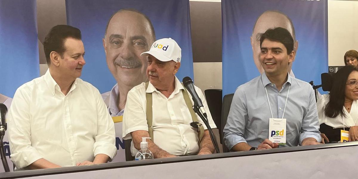 Fuad Noman ao lado do presidente nacional do PSD, Gilberto Kassab, e do presidente em Minas, Cassio Soares (Fernando Michel / Hoje em Dia)