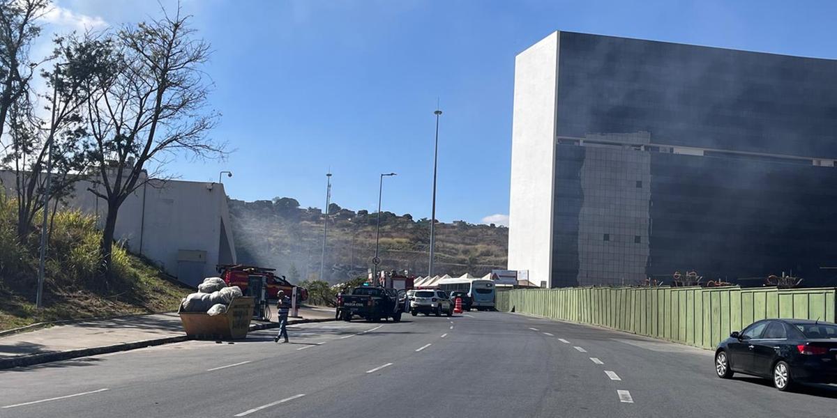 Incêndio na Cidade Administrativa (Fernando Michel / Hoje em Dia)