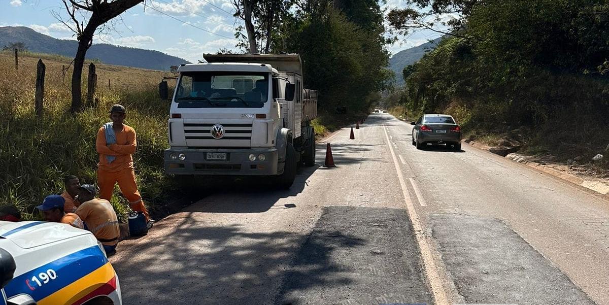 Funcionário do DER foi atropelado na MG-040, em Brumadinho (Divulgação / PMRv)