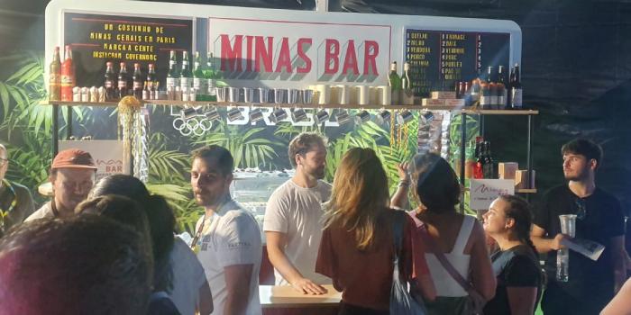 Minas Bar atrai turistas durante os Jogos Olímpicos, em Paris (Gustavo Mendicino / EMC)