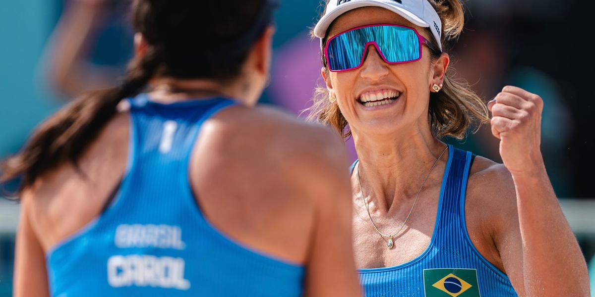 Carol e Bárbara seguem imbatíveis em Paris (Reprodução / Twitter Beach Volleyball World)