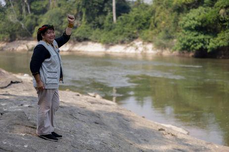 Presidenta da Funai, Joenia Wapichana, celebra desintrusão da Terra Indígena Karipuna (Bruno Peres/Agência Brasil)