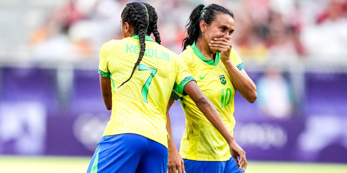 Marta foi expulsa ainda no 1° tempo após acertar um chute na cabeça de uma jogadora da Espanha (Reprodução/ Redes Sociais)