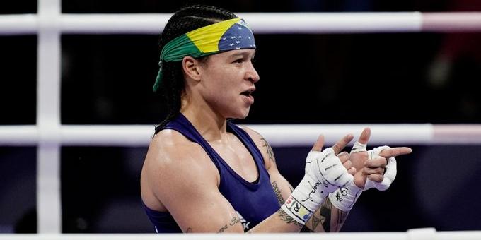 Bia garante medalha para o Brasil no boxe feminino (Alexandre Loureiro/COB)