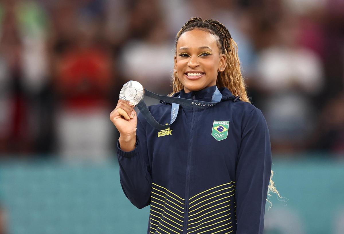 Rebeca Andrade é prata no individual geral e se torna a maior medalhista mulher do Brasil nos Jogos (Luiza Moraes / COB)