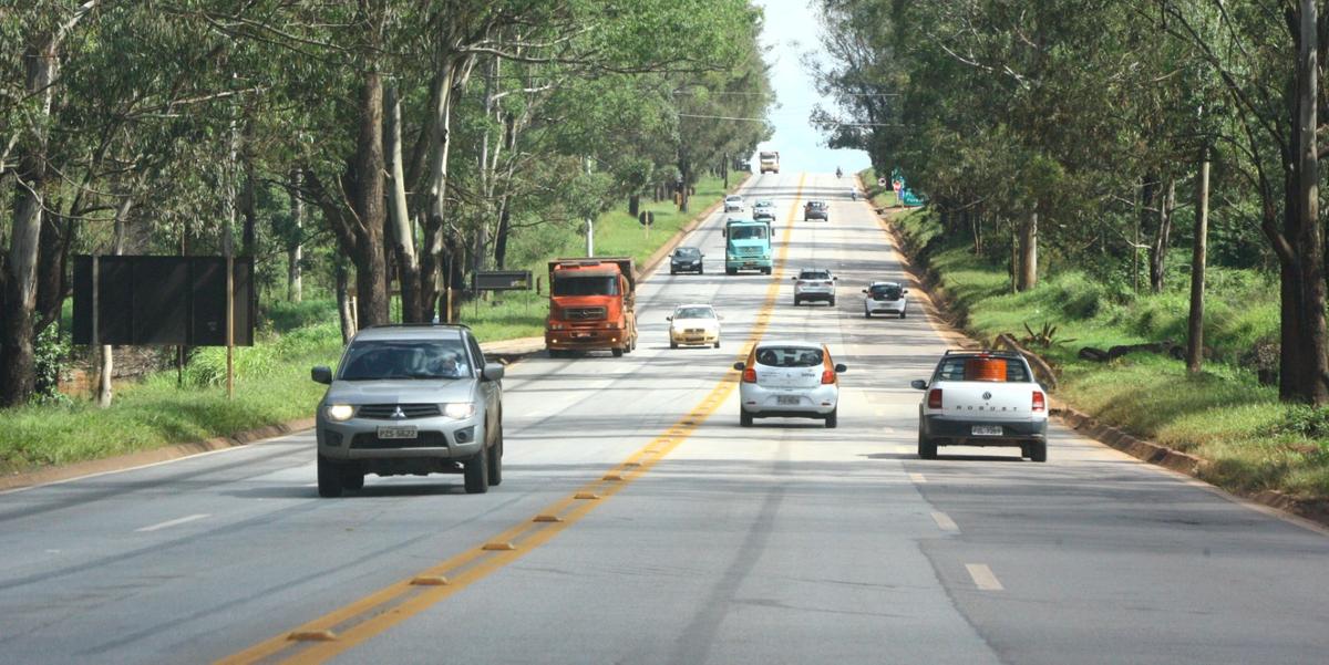 BR-040 em Nova Lima, saída para o Rio de Janeiro: trecho de BH a Juiz de Fora tem três pedágios (Maurício Vieira / Hoje em Dia)