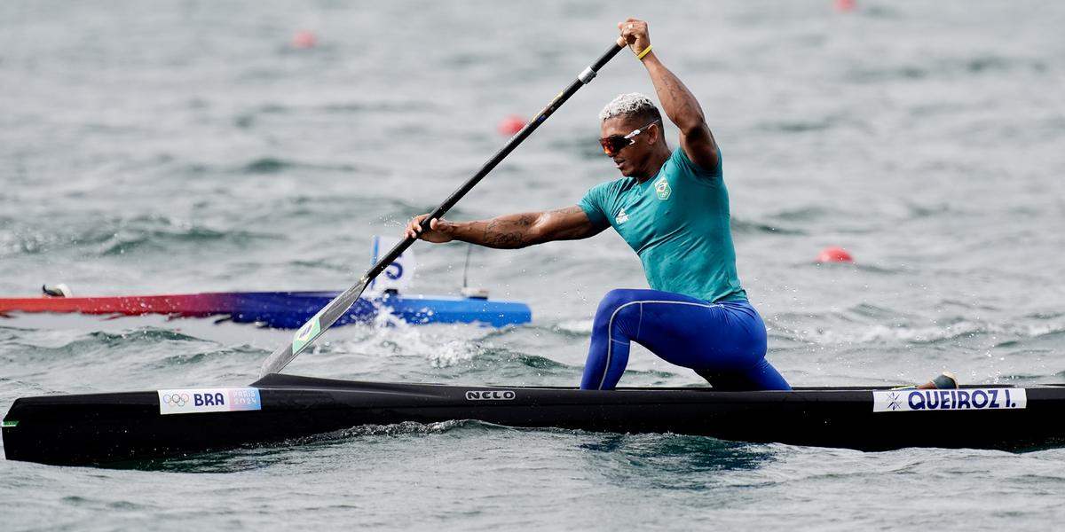 Isaquias Queiroz se coloca assim ao lado de Robert Scheidt e Torben Grael na segunda colocação na lista de atletas brasileiros com mais medalhas olímpicas, com cinco (Alexandre Loureiro/COB)