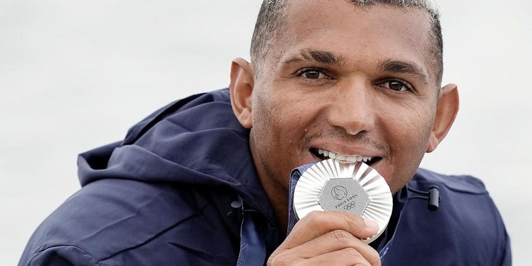 Isaquias conquista uma medalha em Paris, realizando o desejo do filho Sebastian (Alexandre Loureiro/COB)