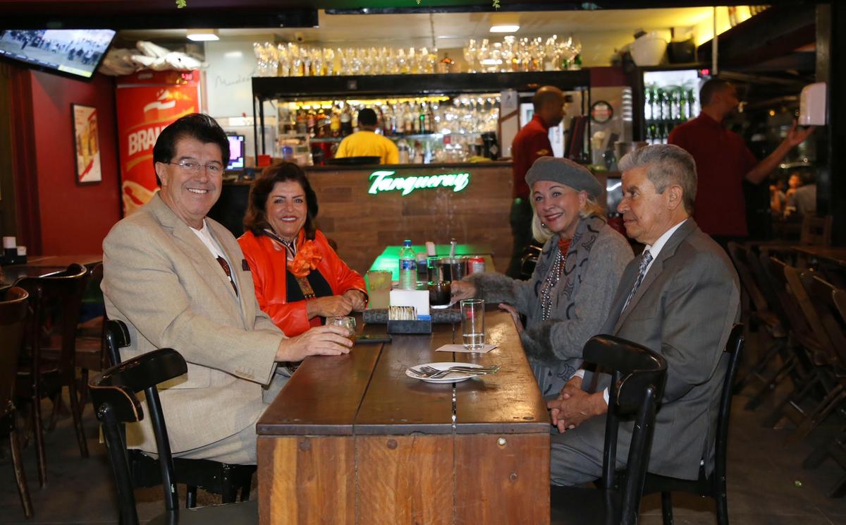 João Carlos Amaral, Bete Pimenta, Maria Elvira e Eujácio Silva ()