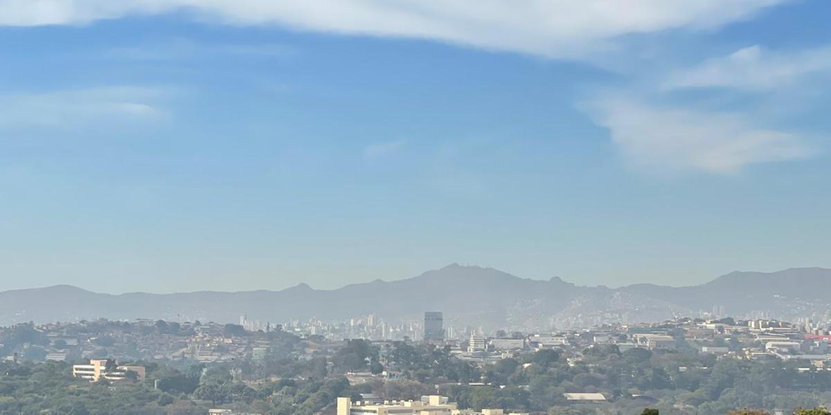 Céu amanheceu com poucas nuvens em BH nesta quarta (Valéria Marques/Hoje em Dia)