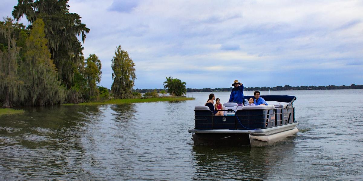 Winter Haven é o lugar ideal para atividades aquáticas como paddleboard, wakeboard, esqui aquático, passeios de caiaque e pesca (Divulgação / Visit Central Florida)