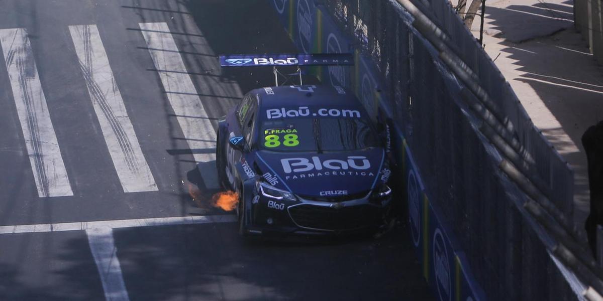 Felipe Fraga se choca com mureta da curva 1 do Circuito Toninho da Mata (Fernando Michel / Hoje em Dia)