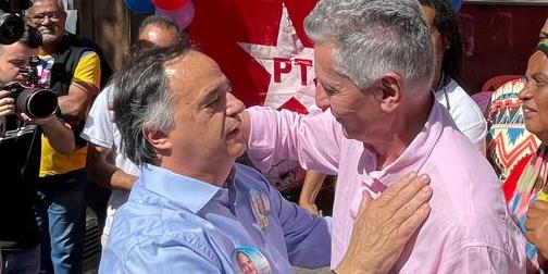 Mauro Tramonte e Rogério Correia se encontraram durante campanha eleitoral na Praça 7 (Valéria Marques/ Hoje em Dia)