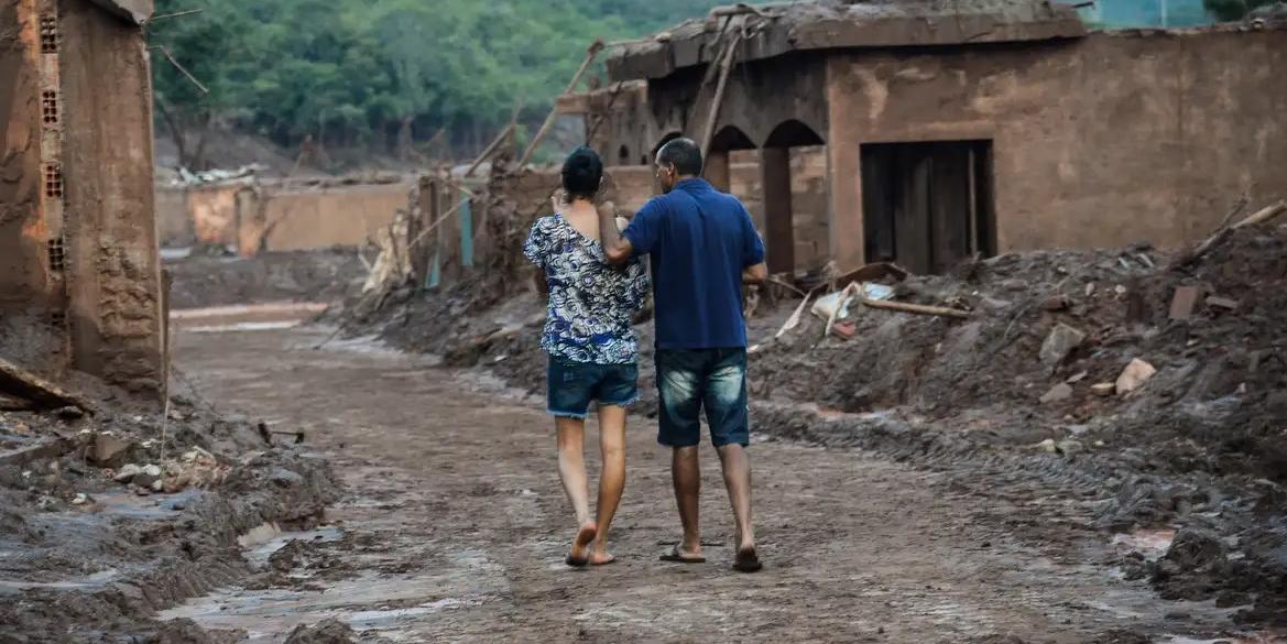 Rompimento de barragem da mineradora Samarco provocou mortes e destruição (Antonio Cruz/Agência Brasil)