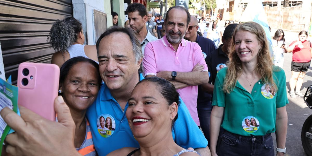 Mauro Tramonte esteve neste domingo no aglomerado Cabana do Pai Tomás (Rodrigo Lima/divulgação)