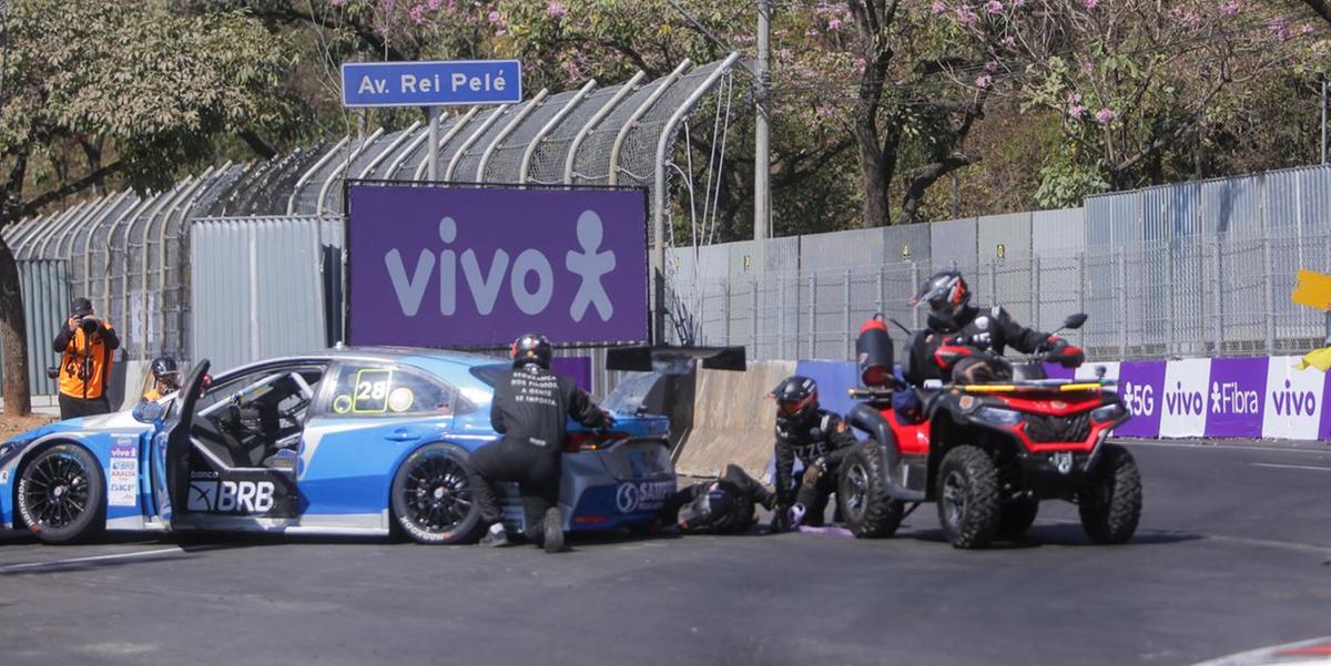 Hoje em Dia registra momentos da histórica corrida de rua da Stock Car em BH (Fernando Michel / Hoje em Dia)