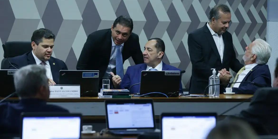 Reunião da Comissão de Constituição, Justiça e Cidadania (CCJ) do Senado que votou o projeto de lei complementar (PLP 192/2023) que altera prazos da Lei da Ficha Limpa e reduz o período de inelegibilidade em algumas situações (Lula Marques/ Agência Brasil)