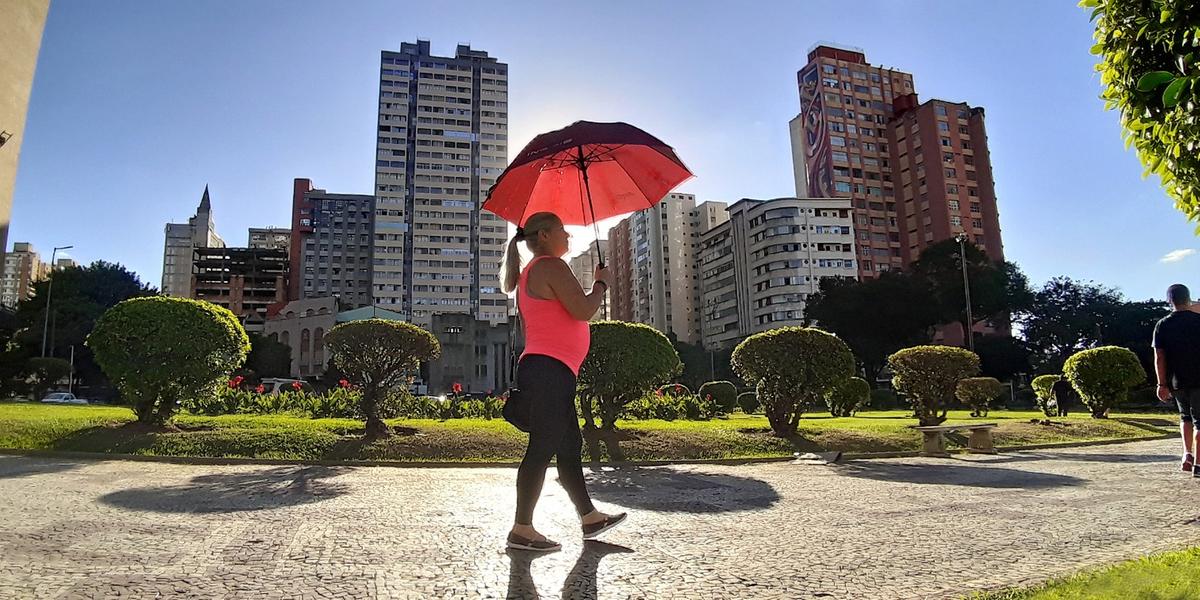 Baixa umidade relativa do ar em BH obriga cuidados reforçados com a saúde (Maurício Vieira)