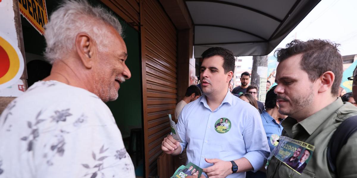 Em caminhada pela região do Cabana, Bruno Engler propôs melhorias na urbanização e infraestrutura de vilas e favelas (Lucas Mendes / campanha Bruno Engler)