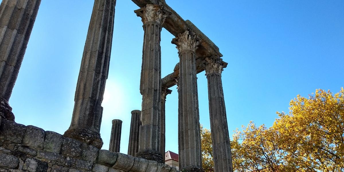 Distante apenas 1h30 do Aeroporto de Lisboa, Alentejo é conhecido pelas paisagens deslumbrantes (Divulgação / Turismo de Alentejo)