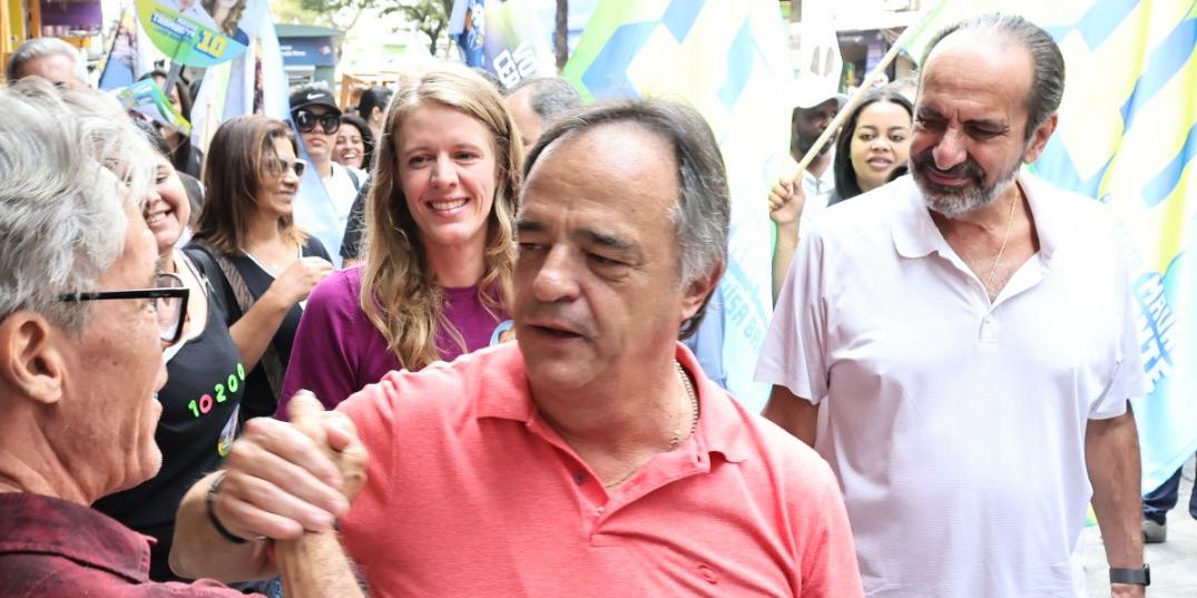 Mauro Tramonte fez caminhada por Venda Nova nesta sábado (24) com o ex-prefeito Alexandre Kalil e a candidata a vice, Luisa Barreto (Divulgação / Rodrigo Lima)