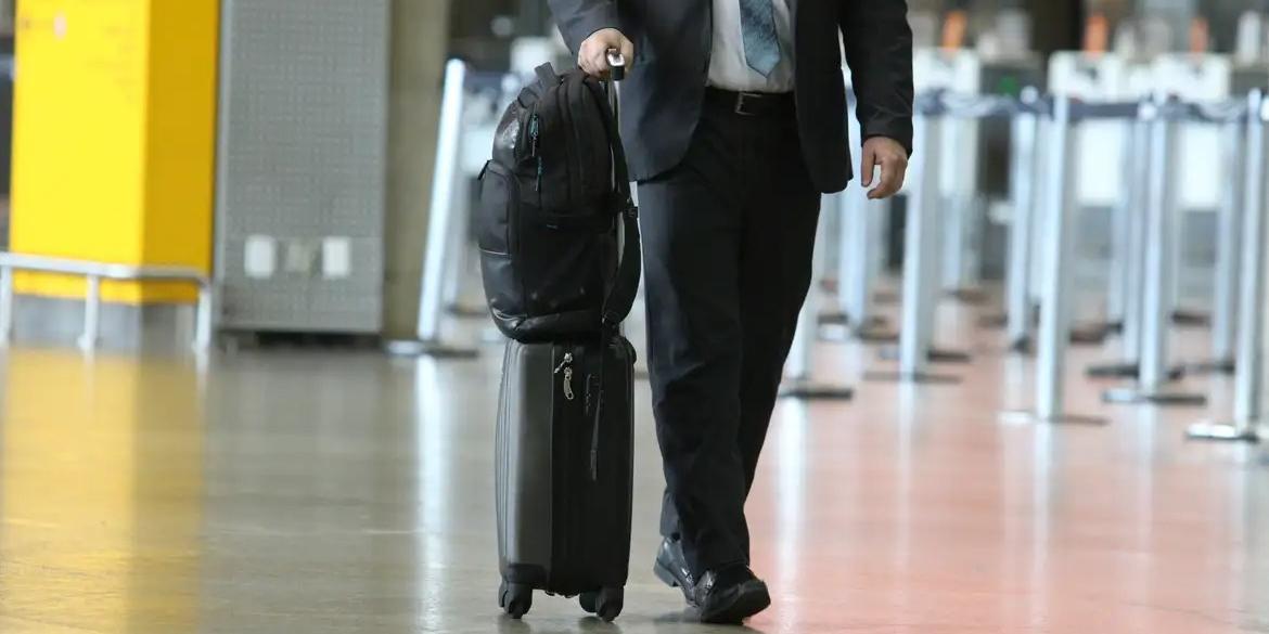 Passageiro no terminal 2 do Aeroporto Internacional de Guarulhos (Rovena Rosa/Agência)