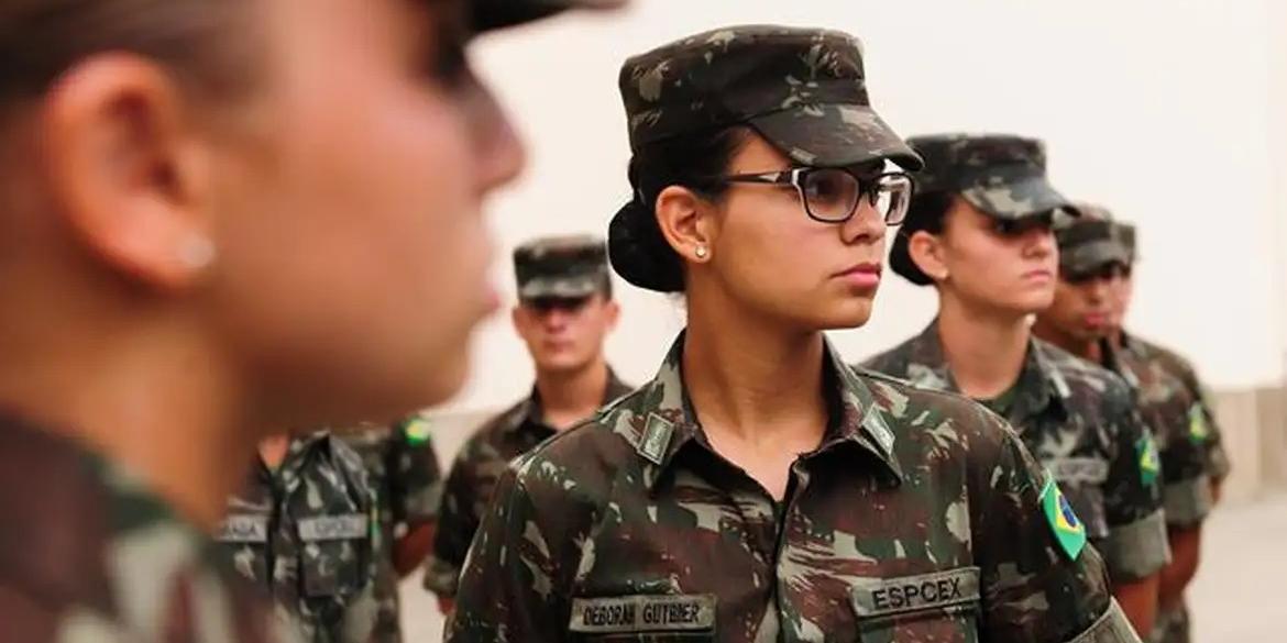 Assim como os homens convocados ou voluntários que se alistam, as mulheres não terão estabilidade no serviço militar (Exército Brasileiro/Divulgação)