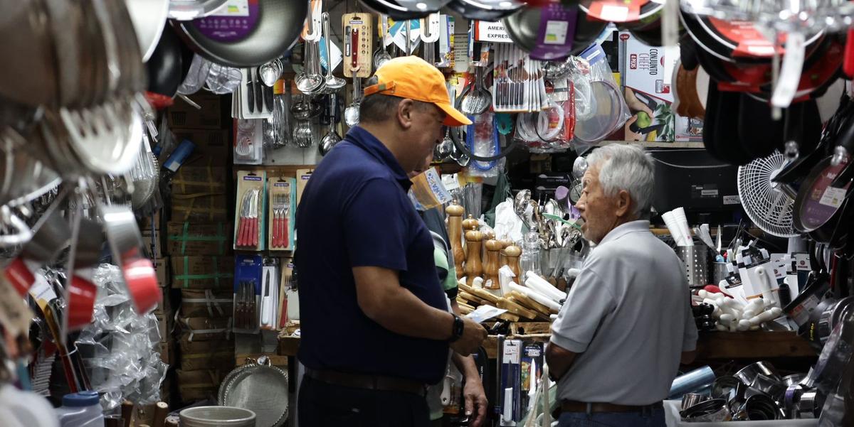 Carlos Viana visitou o Mercado Central e conversou com lojistas (Rafael Andrade)