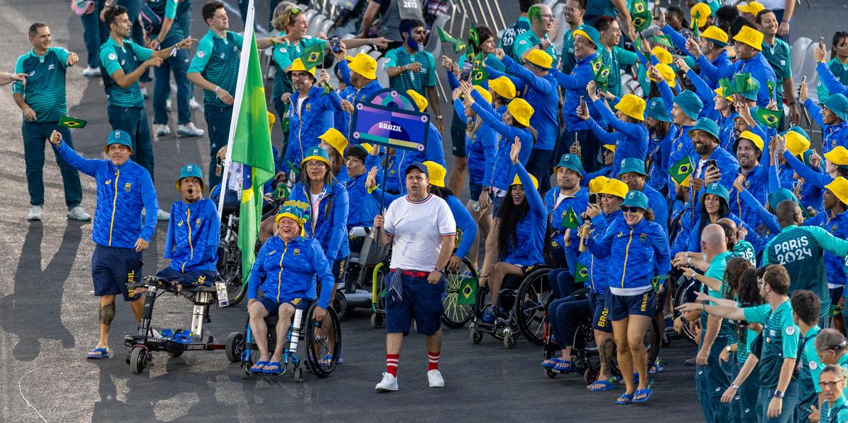 Brasil desfila em Paris (Alessandra Cabral/CPB)