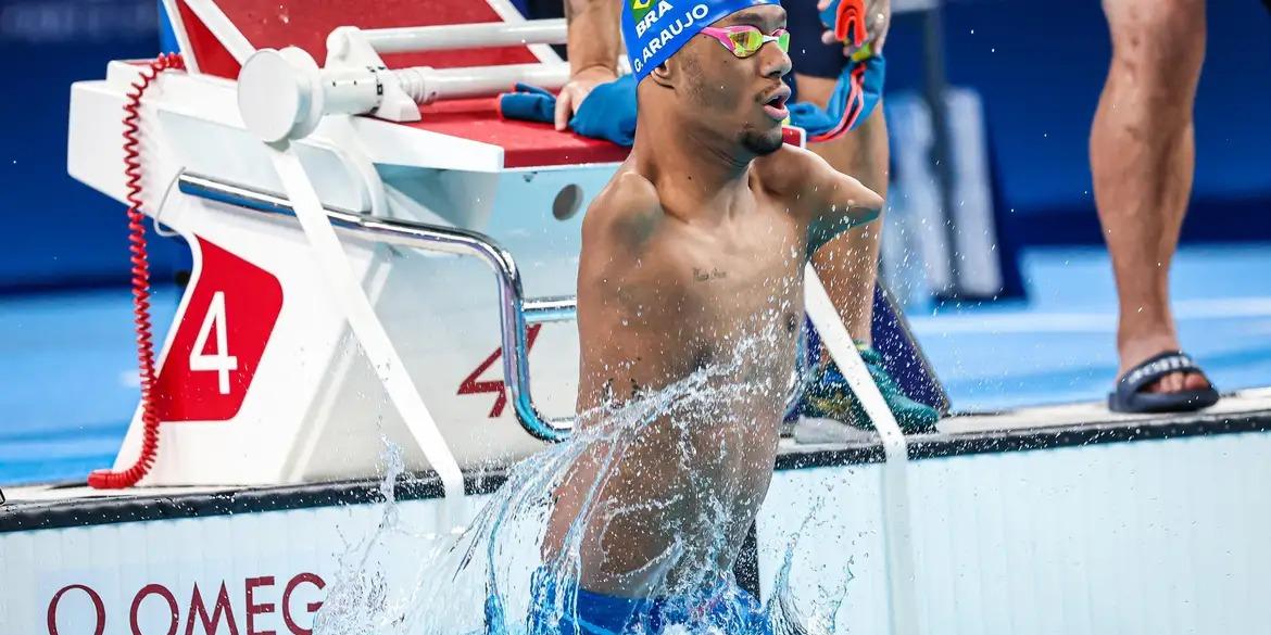 Com o tempo de 1min59s54 nos 100m costas da classe S2, Gabriel Araújo, Gabrielzinho, se classifica à final (Divulgação/CPB)