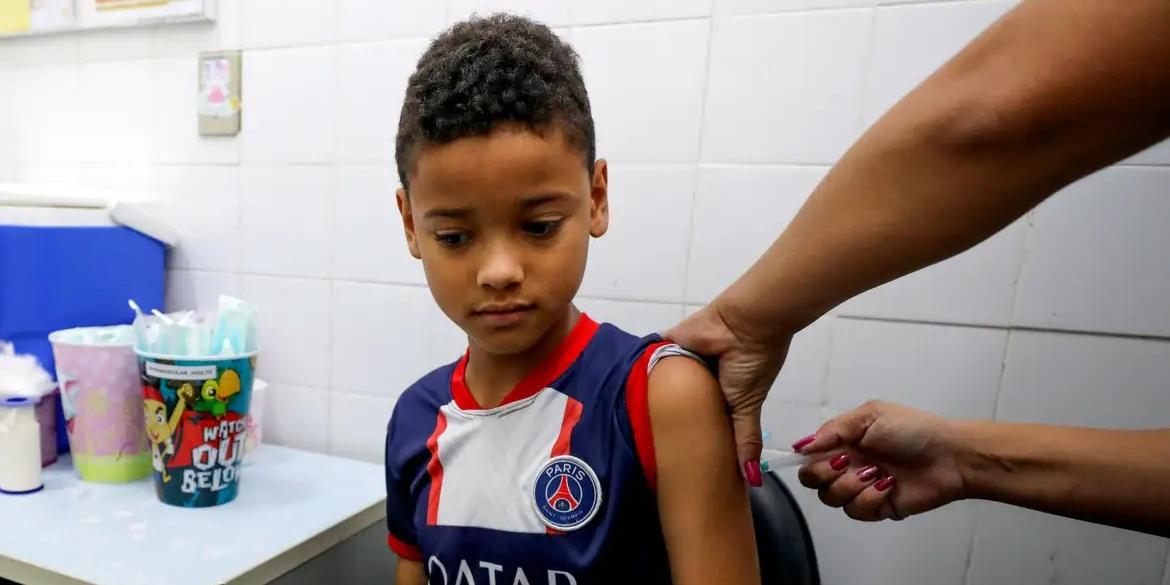 Vacinação dengue crianças no DF - Vacina - Começa vacinação contra a dengue no sistema público de saúde do DF (Paulo H. Carvalho/Agência Brasília)