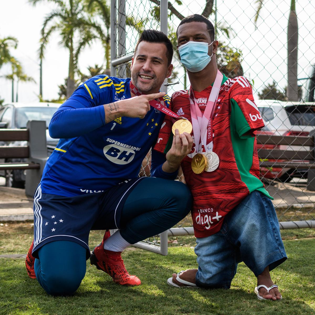 Fábio celebra conquistas de Gabriel em Pequim-2020 (Gustavo Aleixo/Cruzeiro)