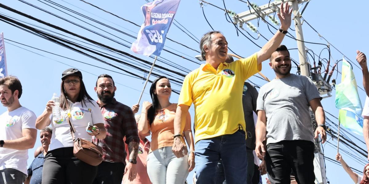 Candidato esteve na avenida Abílio Machado, uma das mais movimentadas do bairro (Rodrigo Lima/Divulgação)