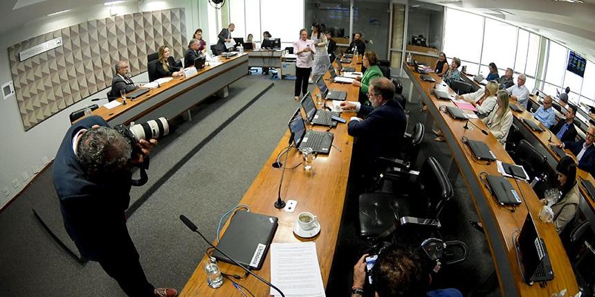 Senadores durante reunião da Comissão de Direitos Humanos e Legislação Participativa (CDH) (Saulo Cruz/Agência Senado)