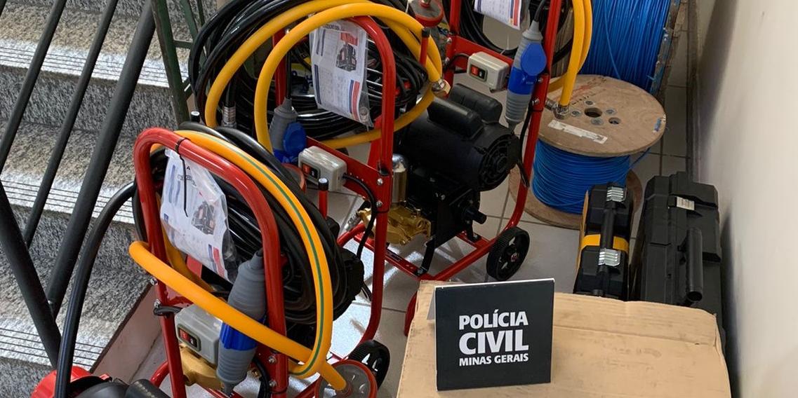 Polícia apreendeu com o suspeito diversos materiais adquiridos em golpes  (PCMG/Divulgação)