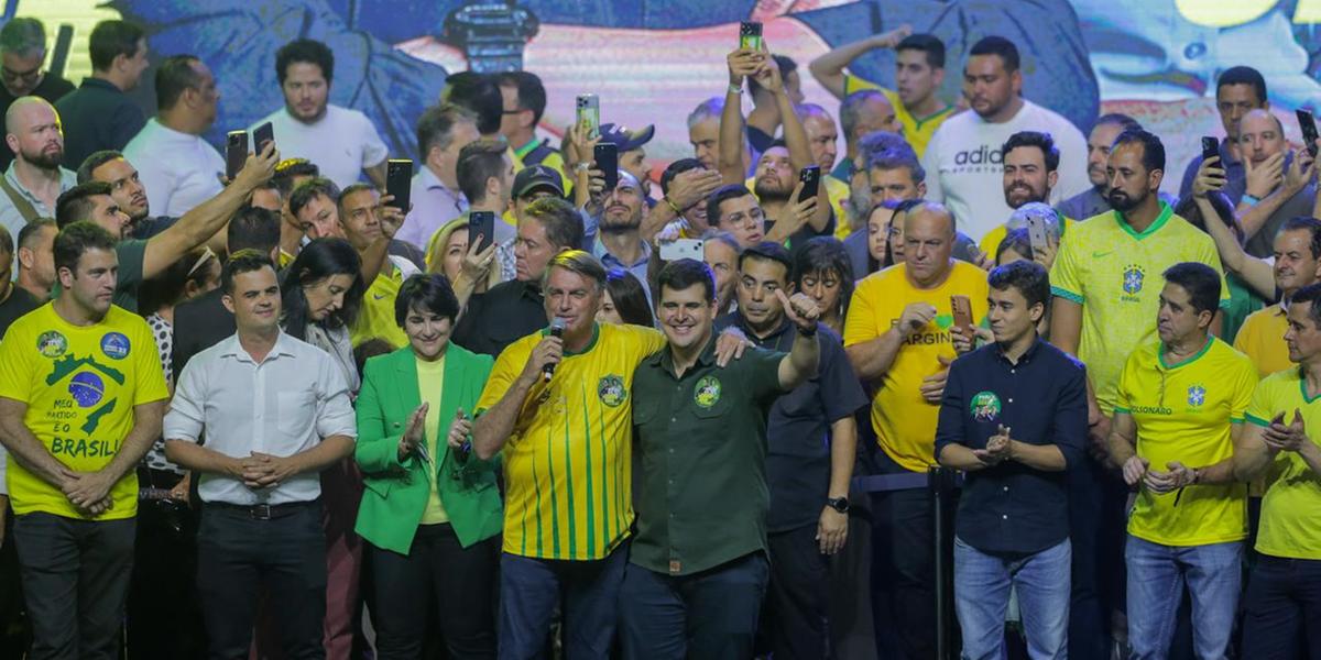 Comício ocorreu no BeFly Hall, na região Centro-Sul da capital (Fernando Michel)