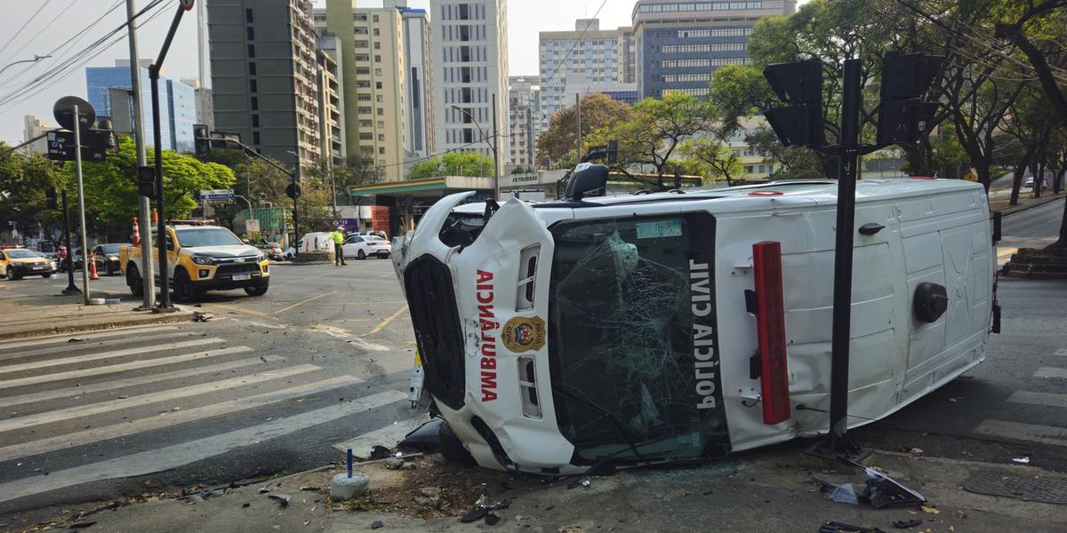 Acidente ocorreu na avenida Álvares Cabral, esquina com Bias Fortes (Reprodução/Redes Sociais)