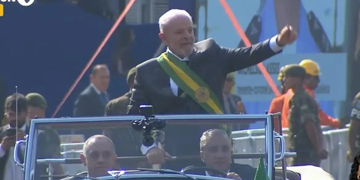 Lula durante desfile em Brasília (Reprodução/TV)