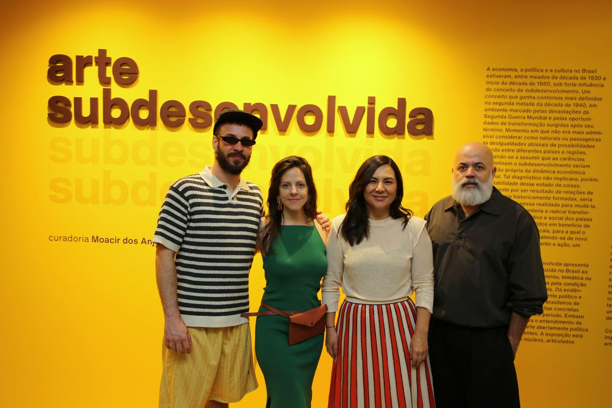 No lançamento da Exposição Arte Subdesenvolvida, no CCBB BH, o artista Randolpho Lamonier, a gerente geral do CCBB BH, Gislane Tanaka, a idealizadora da exposição, Bruna Neiva (Tuîa Produção Arte) e Gero Tavares - idealizador do projeto Expográfico ()