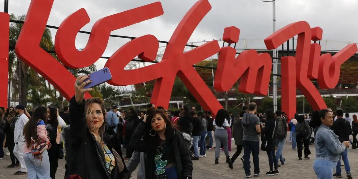 Público no evento teste do Rock in Rio 2022 na Cidade do Rock, montada no Parque Olímpico, Barra da Tijuca (Fernando Frazão/Agência Brasil)