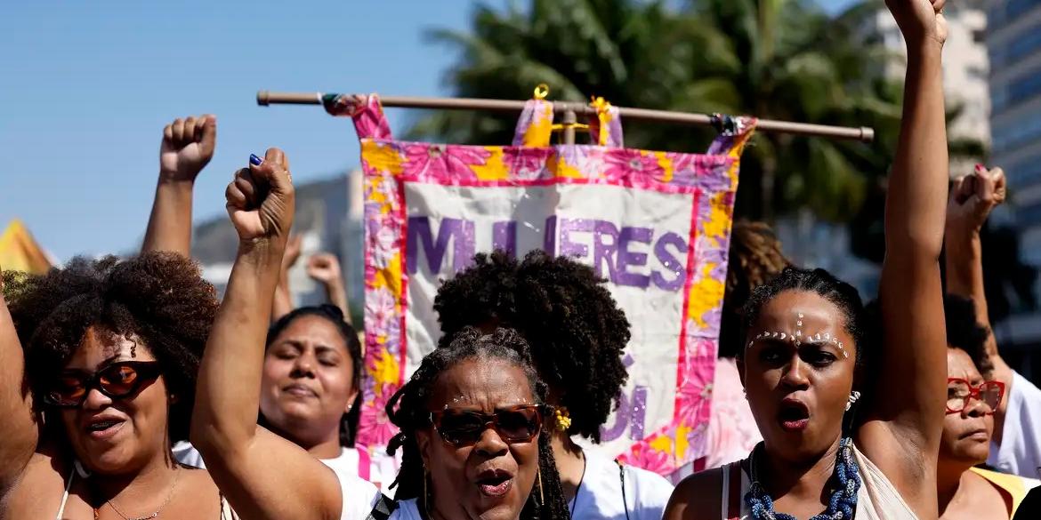 Mulheres na 10ª Marcha das Mulheres Negras do RJ  (Tânia Rêgo/Agência Brasil)