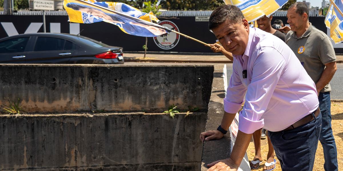 Carlos Viana visitou a avenida Tereza Cristina, no bairro Gameleira, região Oeste da capital (Divulgação / campanha Carlos Viana)