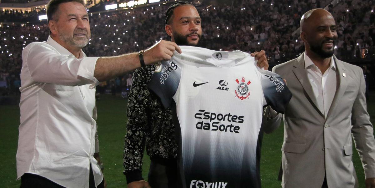 O novo camisa 94 apresentado para a Fiel na Neo Química Arena (José Manoel Idalgo/ Agência Corinthians)